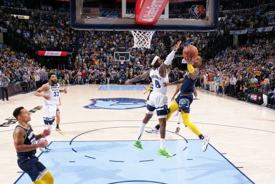 NBA-莫兰特44分三分绝杀鹈鹕，灰熊锁定季后赛席位引热议
